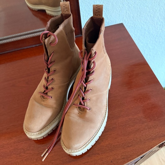 Tom’s Boots - Picture 2 of 4